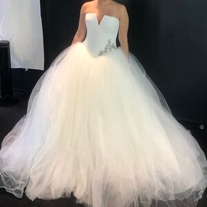 Vera Wang Wedding Gown